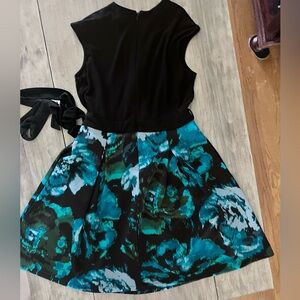 Taylor Sleeveless Fit & Flare Dress Black & Teal Abstract Floral Size 10